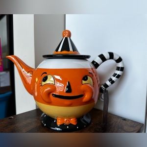 Johanna Parker pumpkin tea pot